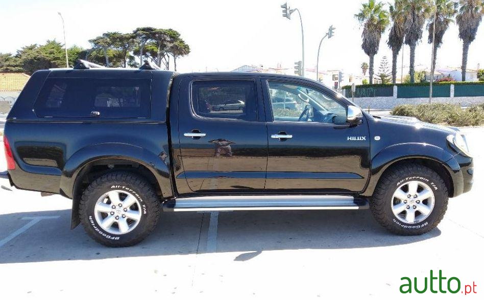 2011' Toyota Hilux photo #2