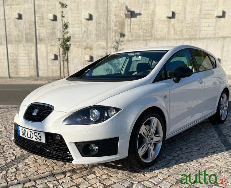 2010' SEAT Leon photo #3