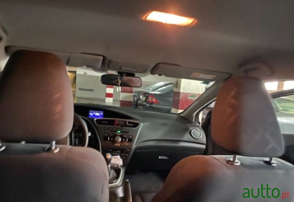 2014' Honda Civic Tourer photo #3