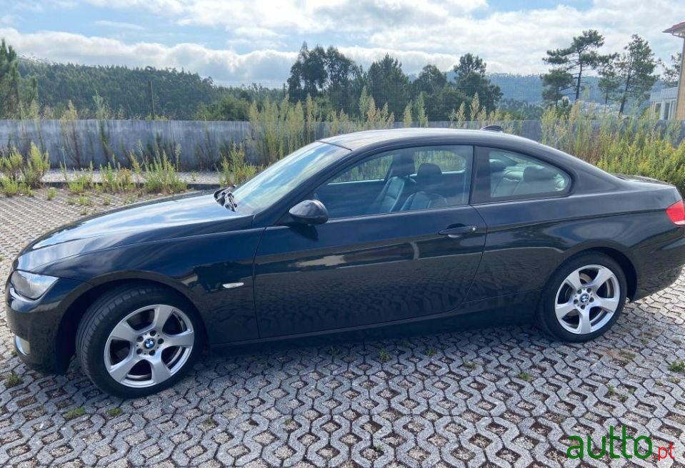 2008' BMW 320 photo #2