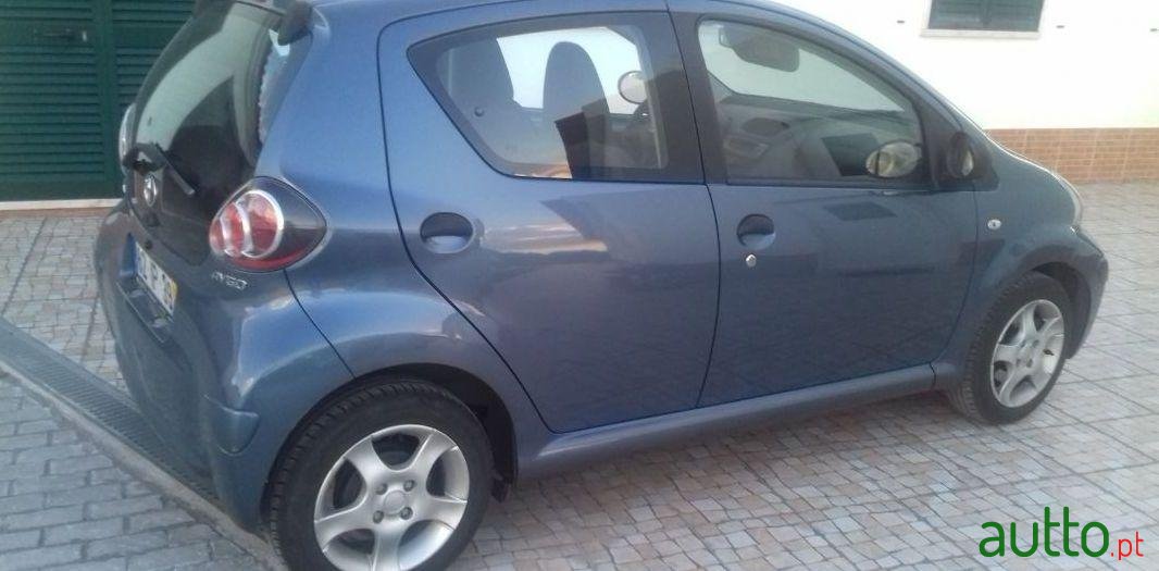 2010' Toyota Aygo photo #3
