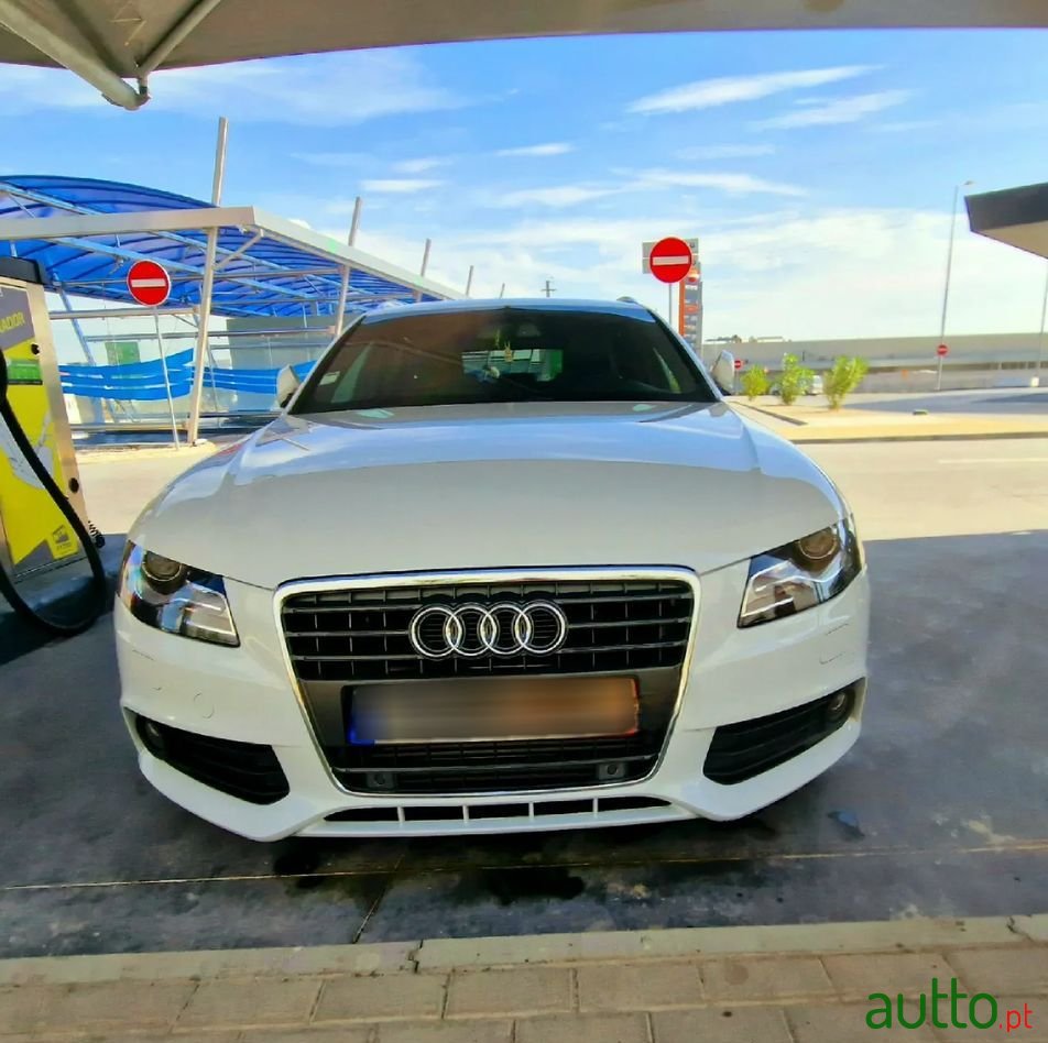 2011' Audi A4 Avant photo #1