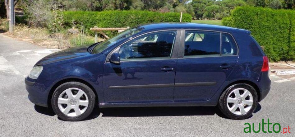 2004' Volkswagen Golf photo #5