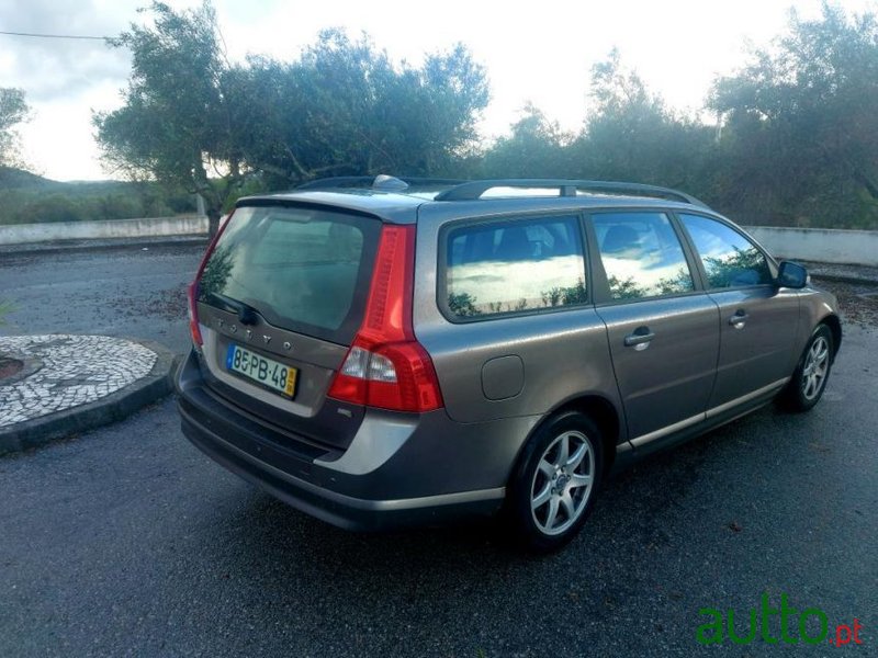 2010' Volvo V70 photo #3