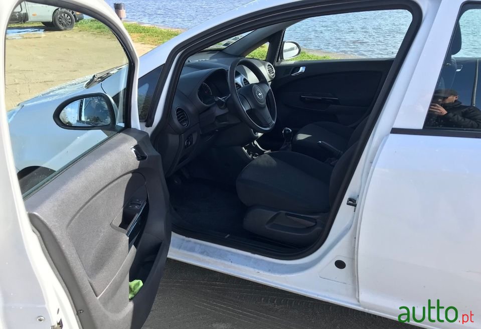 2013' Opel Corsa photo #5