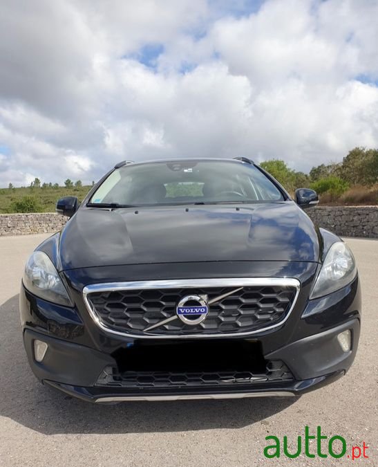 2015' Volvo V40 Cross Country photo #1