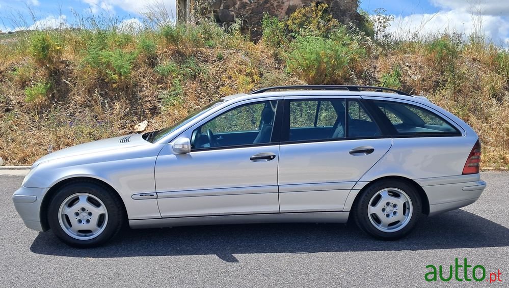 2004' Mercedes-Benz C 220 photo #4