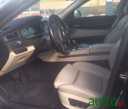 2010' BMW 740 D photo #4