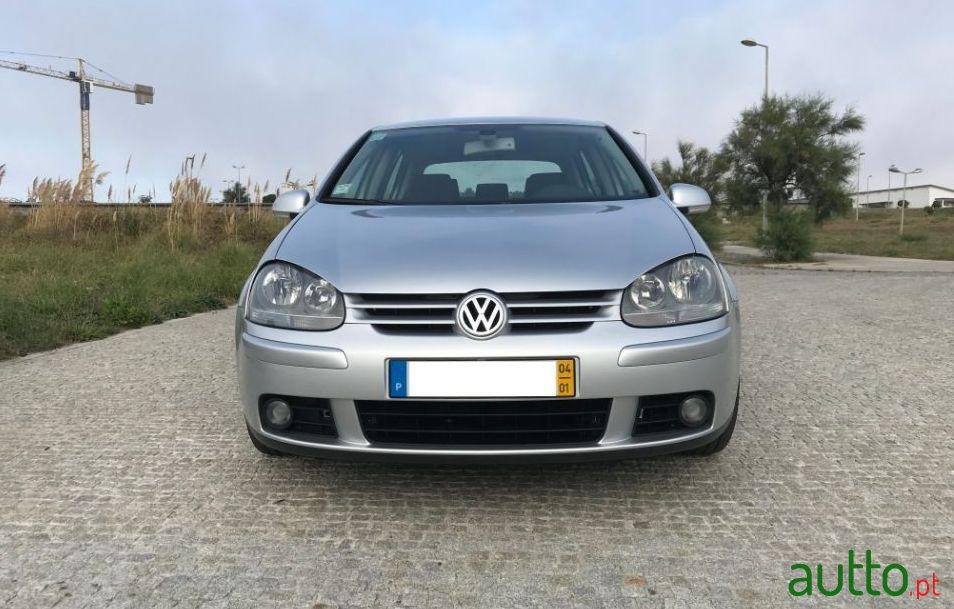 2004' Volkswagen Golf photo #1