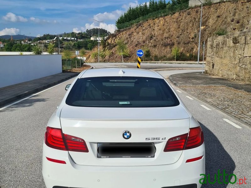 2011' BMW 535 photo #3