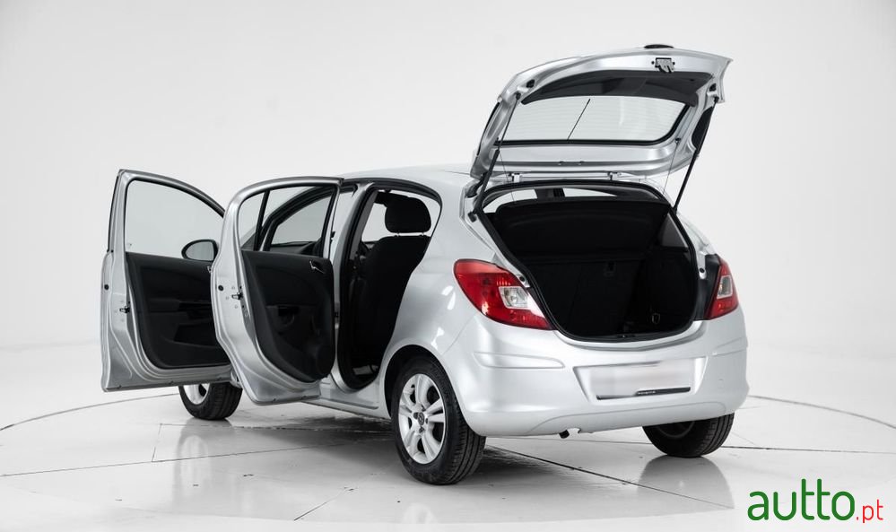 2011' Opel Corsa photo #5