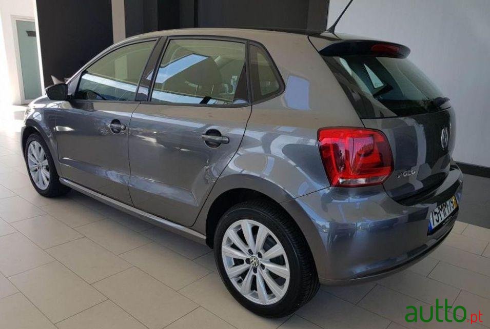 2011' Volkswagen Polo 1.2 Tdi Confortline photo #1