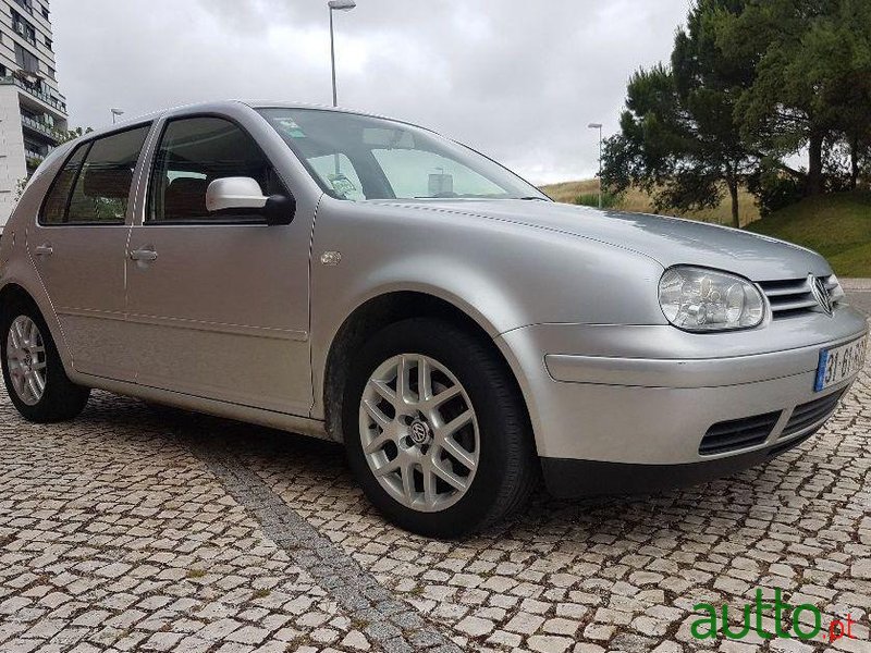 2001' Volkswagen Golf photo #1