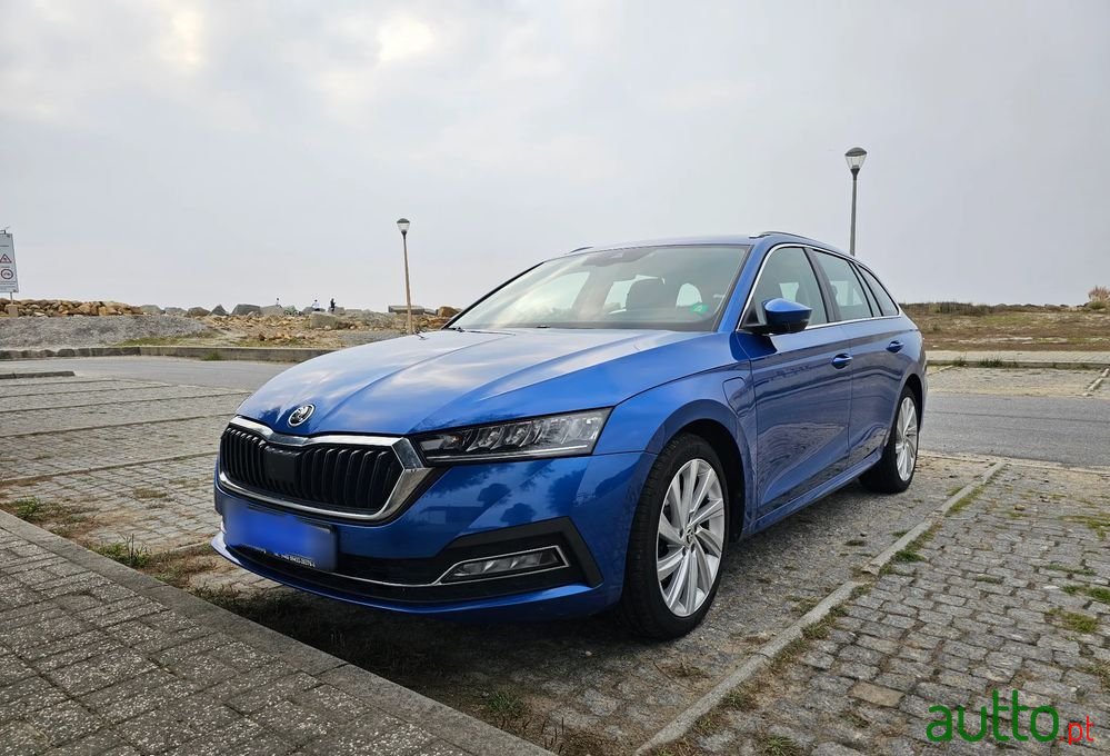 2021' Skoda Octavia Break photo #2
