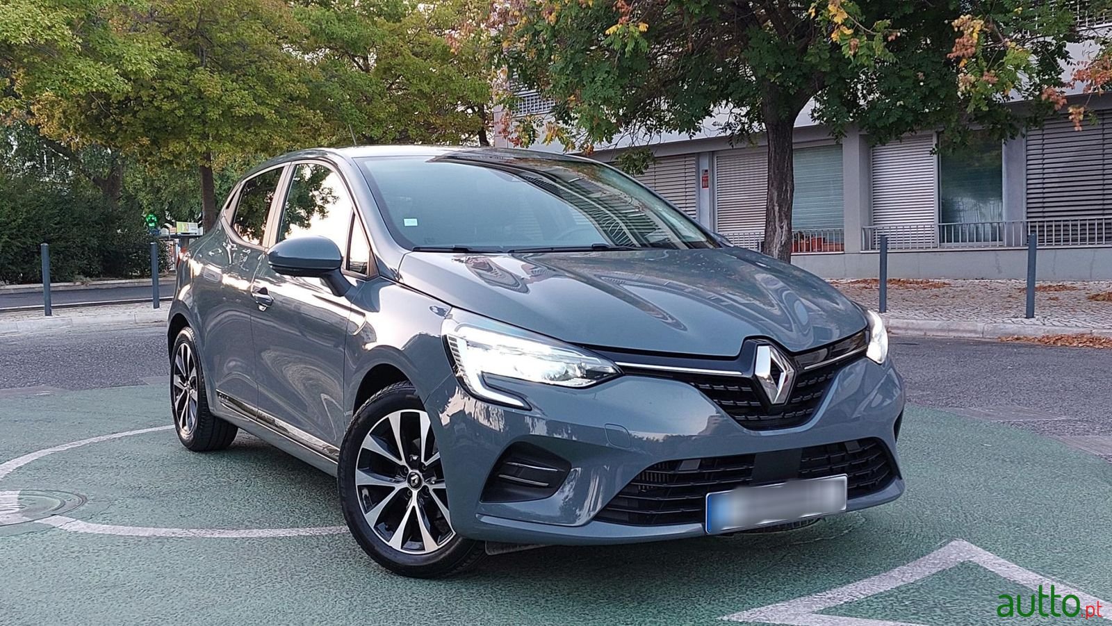 2020' Renault Clio photo #2