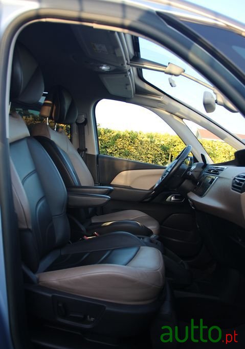 2014' Citroen C4 Grand Picasso photo #6