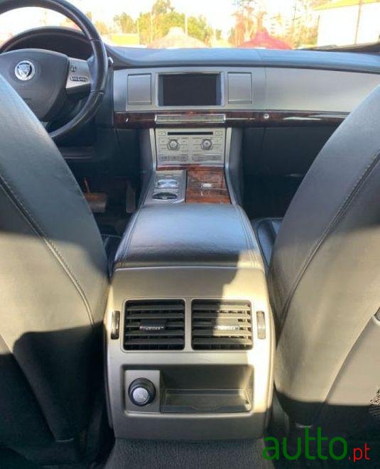 2010' Jaguar XF Premium Luxury 3.0 D photo #2