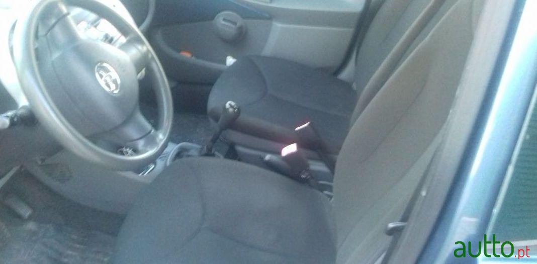 2010' Toyota Aygo photo #2