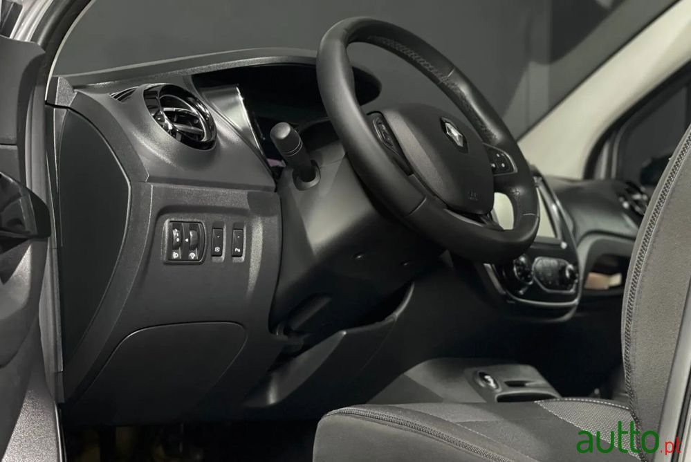 2015' Renault Captur photo #2