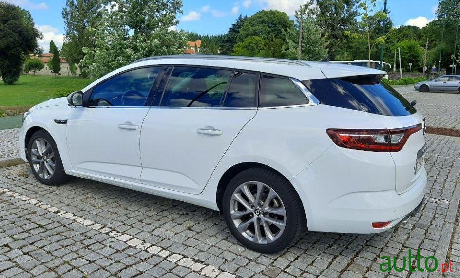 2017' Renault Megane Sport Tourer photo #3