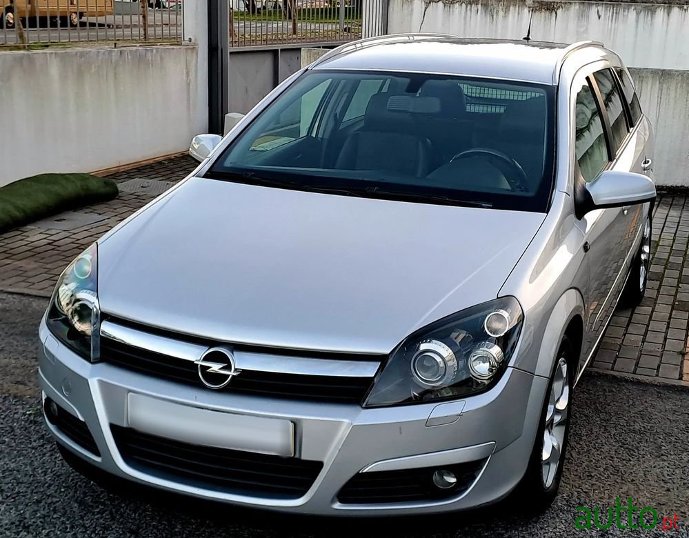 2005' Opel Astra Caravan photo #3
