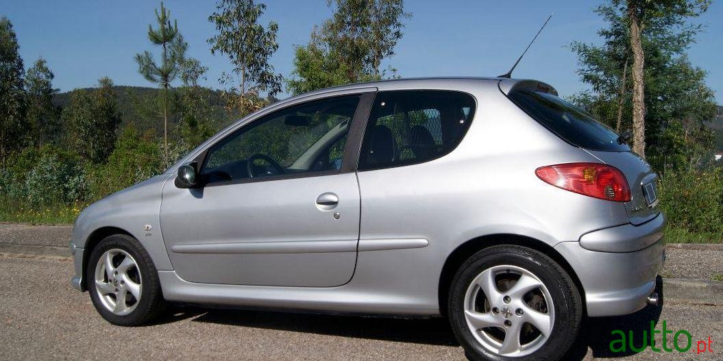2005' Peugeot 206 1.6 Hdi photo #1
