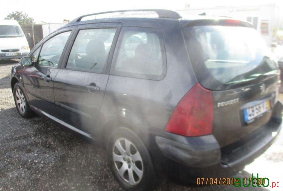 2004' Peugeot 307 Sw photo #3