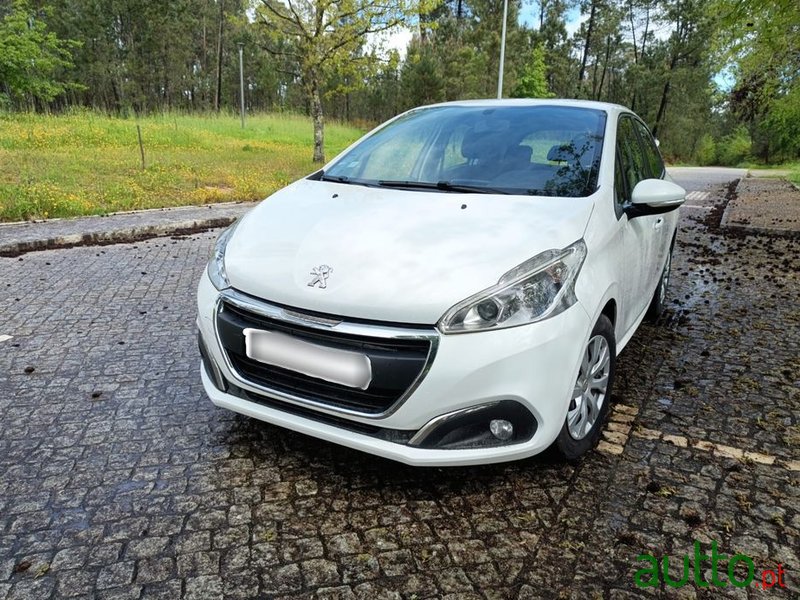 2018' Peugeot 208 Puretech photo #2