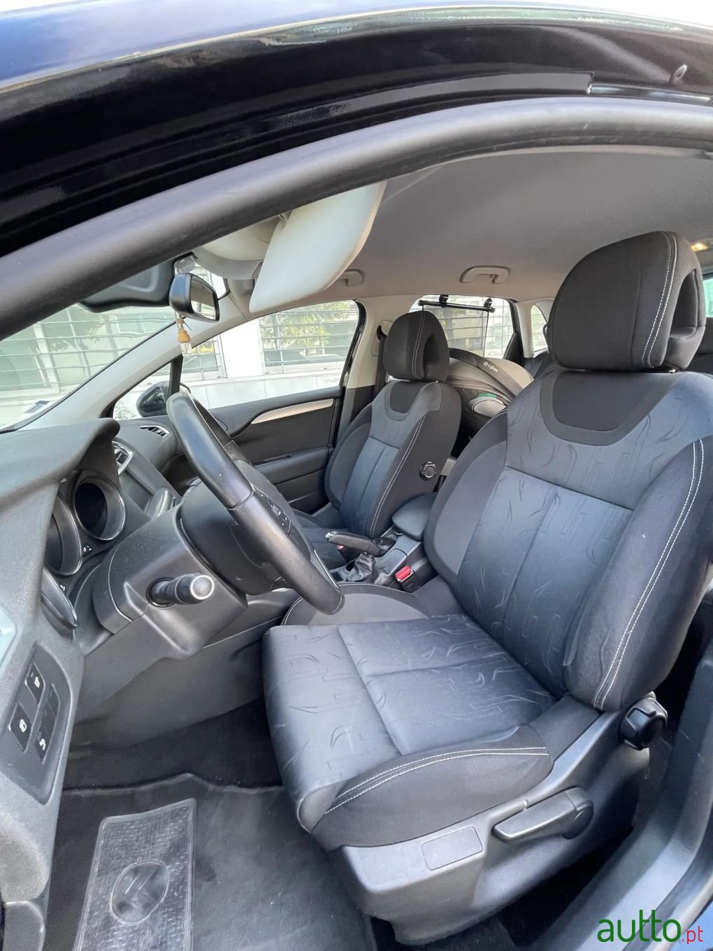 2012' Citroen C4 photo #5