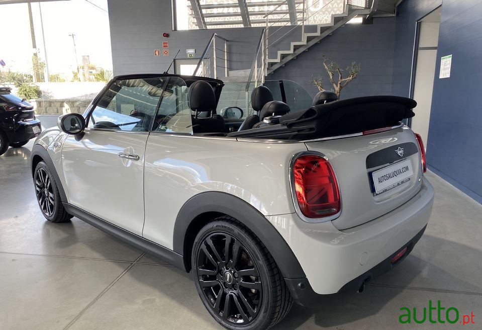 2020' MINI Cabrio photo #3