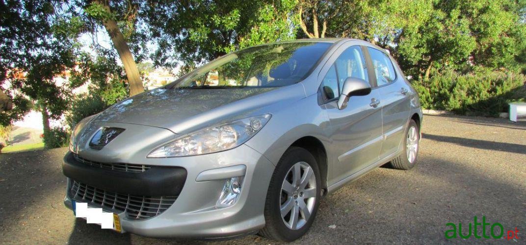 2008' Peugeot 308 1.6 Hdi Executive photo #2