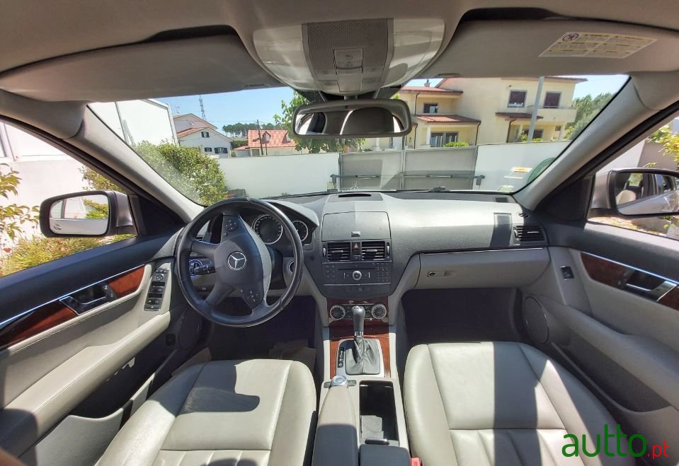 2008' Mercedes-Benz C-220 photo #3