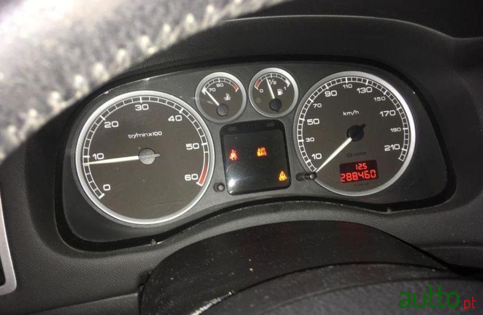 2002' Peugeot 307 2.0 Hdi Cuir photo #2