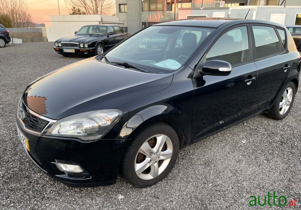 2010' Kia Ceed photo #2