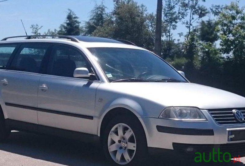 2001' Volkswagen Passat photo #1