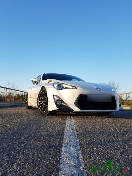 2013' Toyota GT86 photo #2