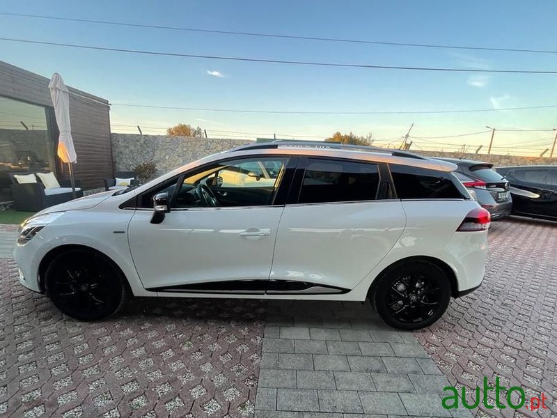 2019' Renault Clio Sport Tourer photo #6