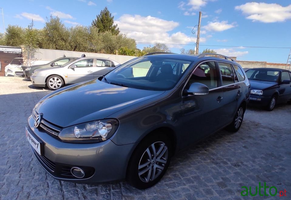 2010' Volkswagen Golf photo #4