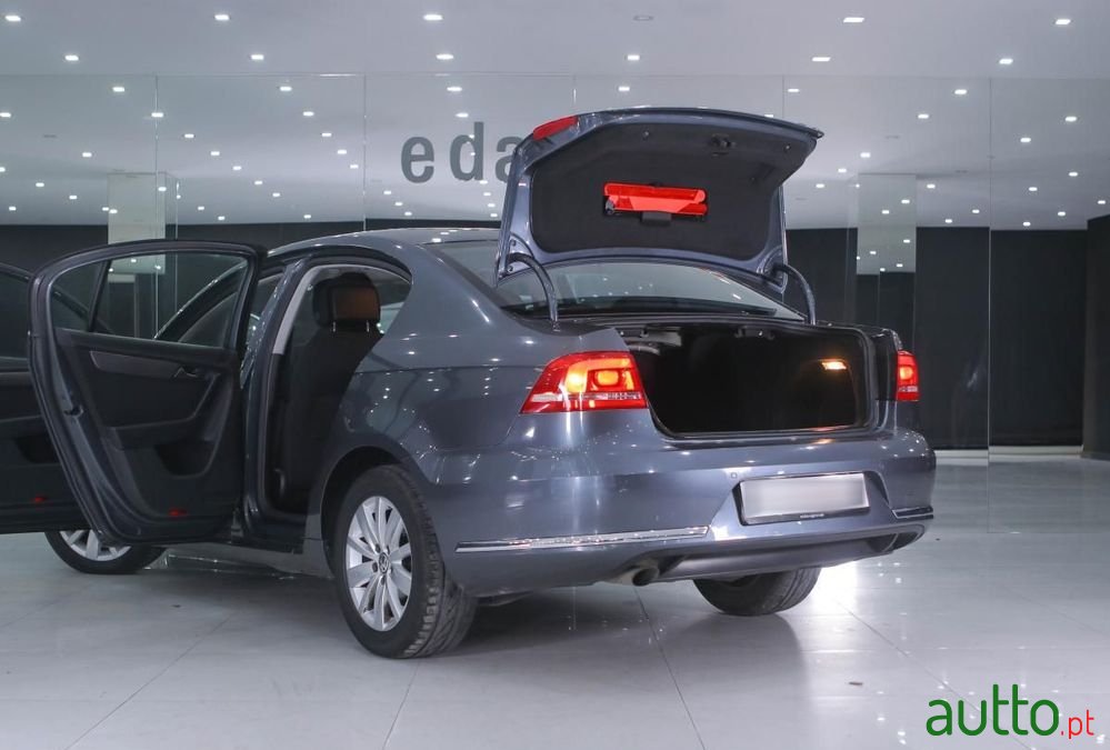 2013' Volkswagen Passat photo #5