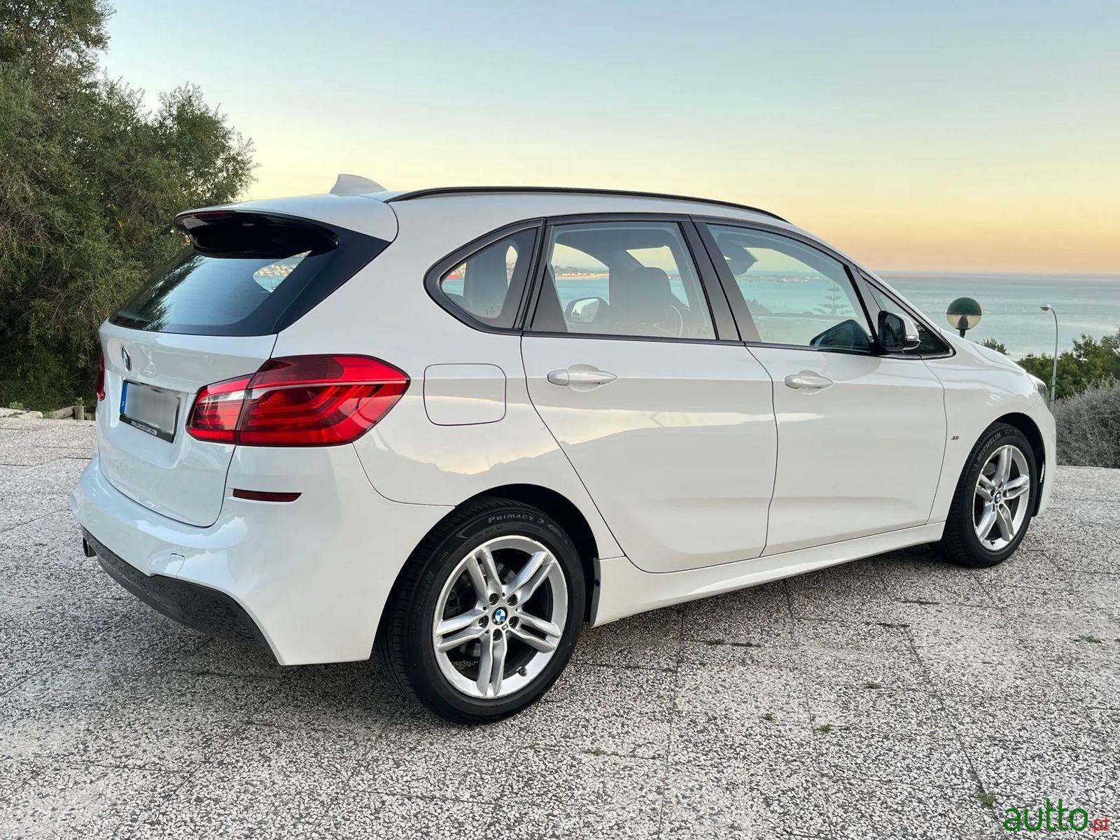 2016' BMW 216 Active Tourer photo #2