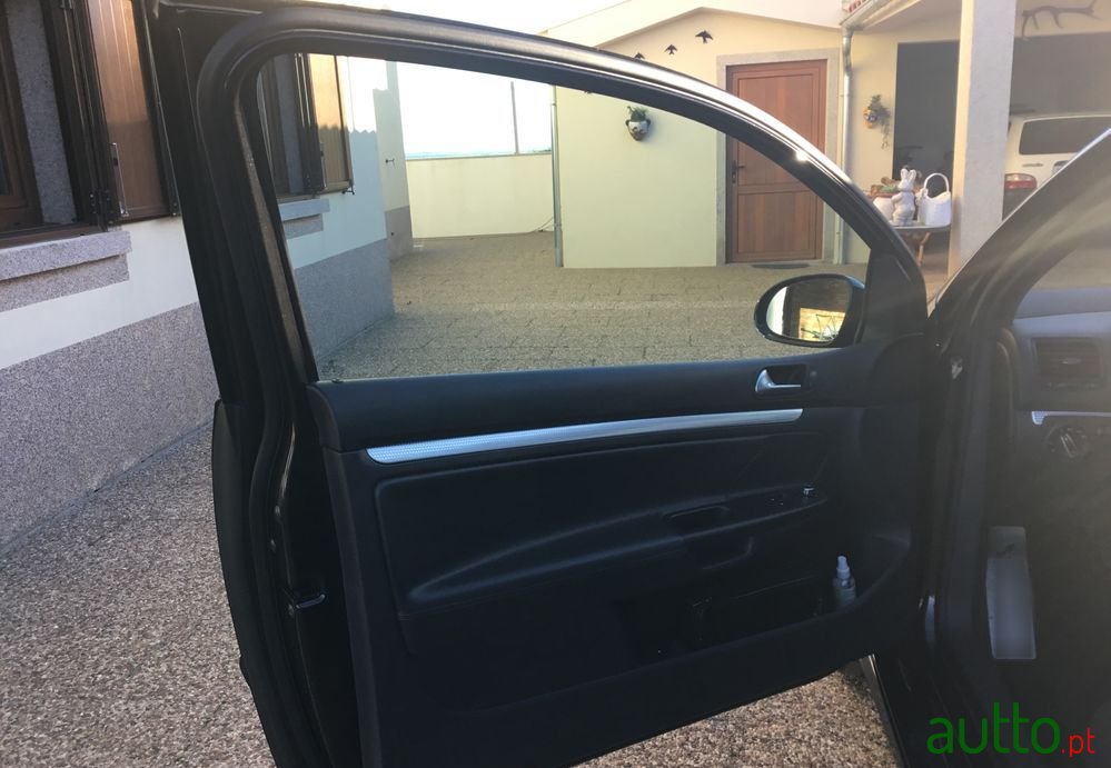 2006' Volkswagen Golf photo #3