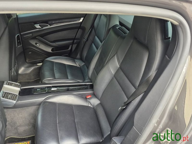2016' Porsche Panamera S E-Hybrid photo #6