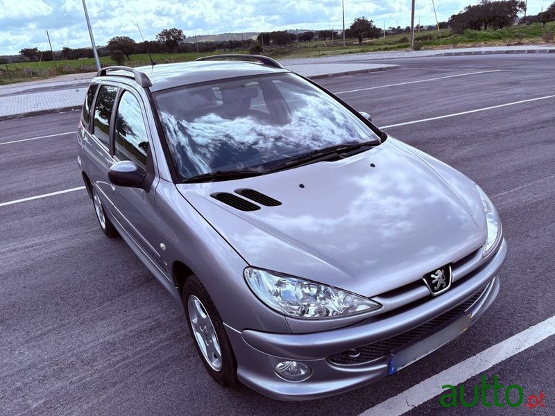 2005' Peugeot 206 Sw photo #2