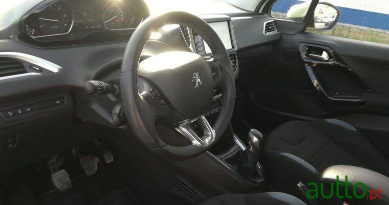 2014' Peugeot 208 1.6 E-Hdi Blue photo #2