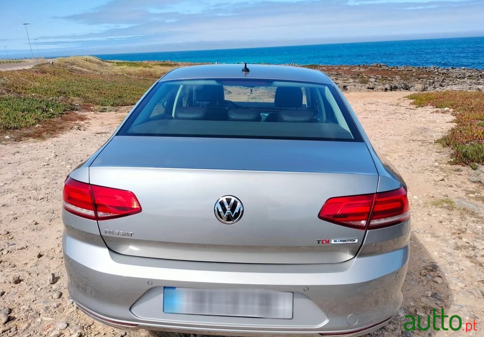 2016' Volkswagen Passat photo #3