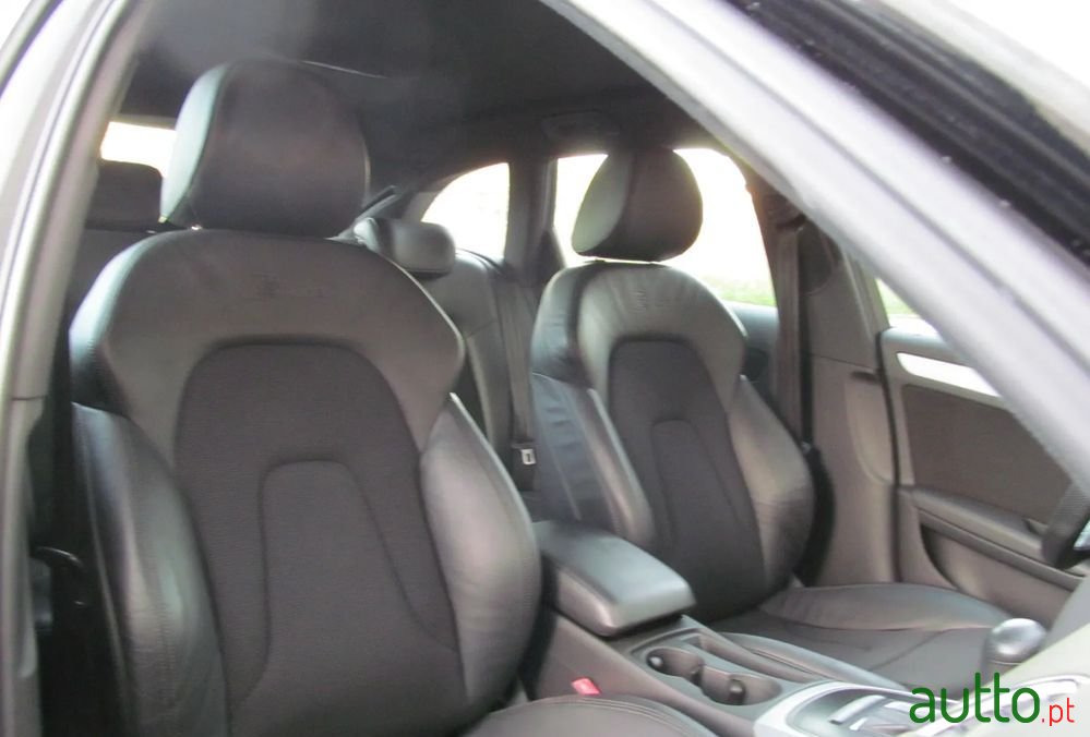 2011' Audi A4 Avant photo #5