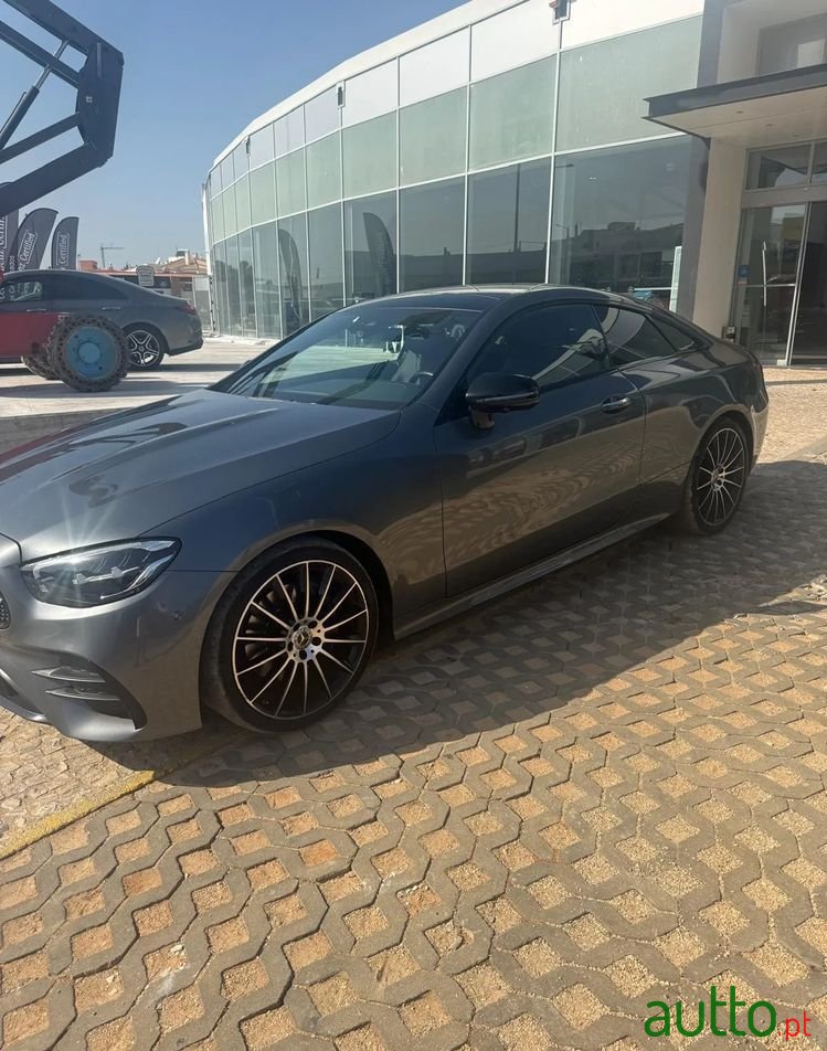 2022' Mercedes-Benz Classe E photo #2