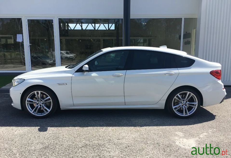 2012' BMW 535 Gran Turismo photo #4