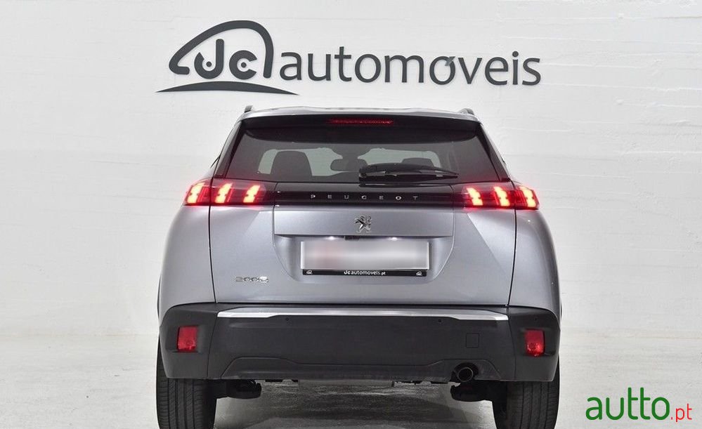 2023' Peugeot 2008 photo #2