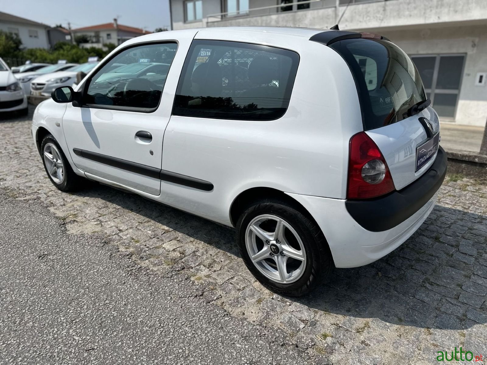 2005' Renault Clio photo #2